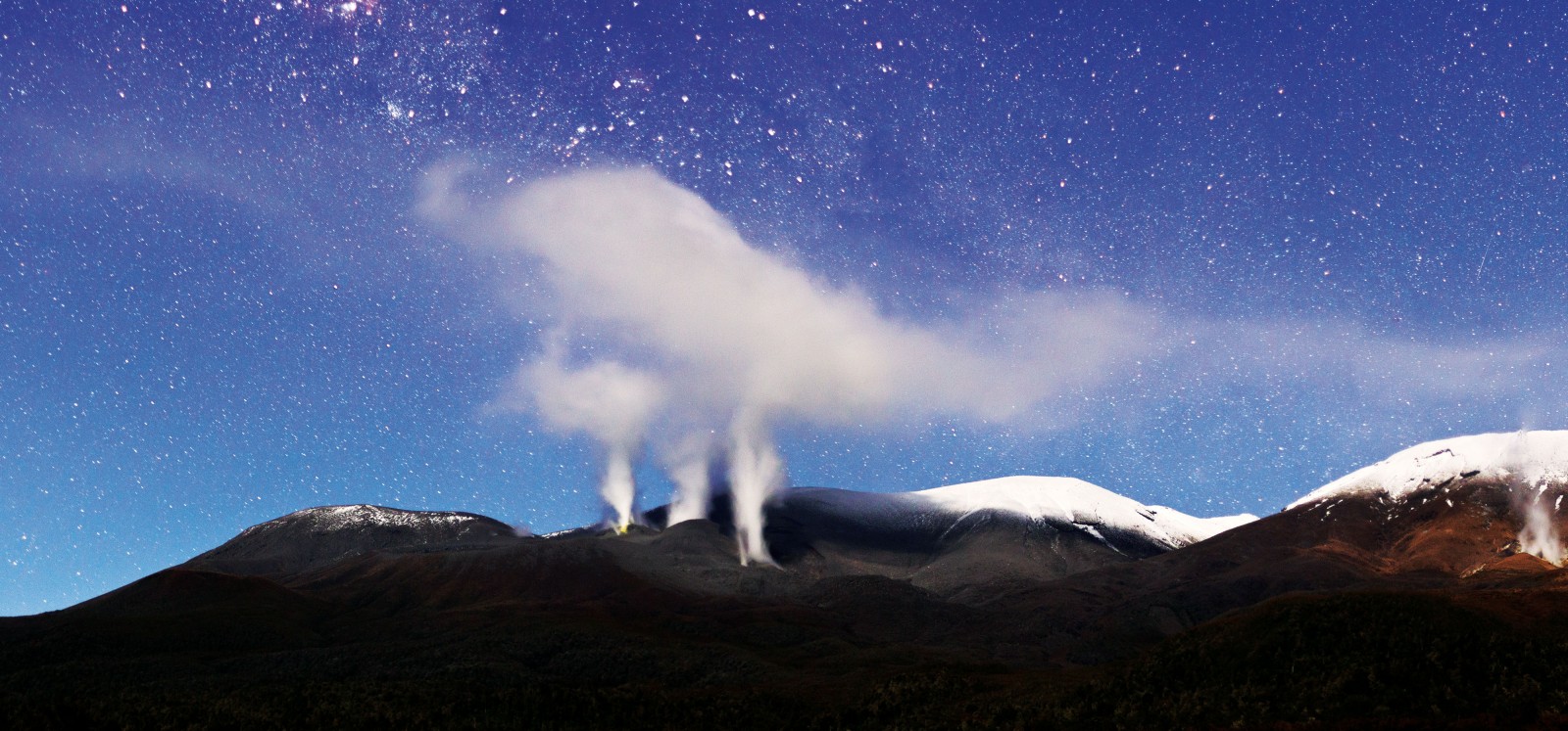 117_TeOnetapu_bodyimage7 Just minutes before midnight on August 6, 2012, seismographs detected a large explosion on Tongariro. The eruption, from new vents below the Upper Te Mari crater, spewed rock and ash across the Desert Road, closing it for a time, and covering the Rangipo Desert with between one and five centimetres of ash. Then all was quiet but for the plumes of steam emanating from the craters. The eruption was one of hundreds that have cast material over the desert, from Tongariro, Ngauruhoe, Ruapehu and the Taupo super-volcano—and it will not be the last.