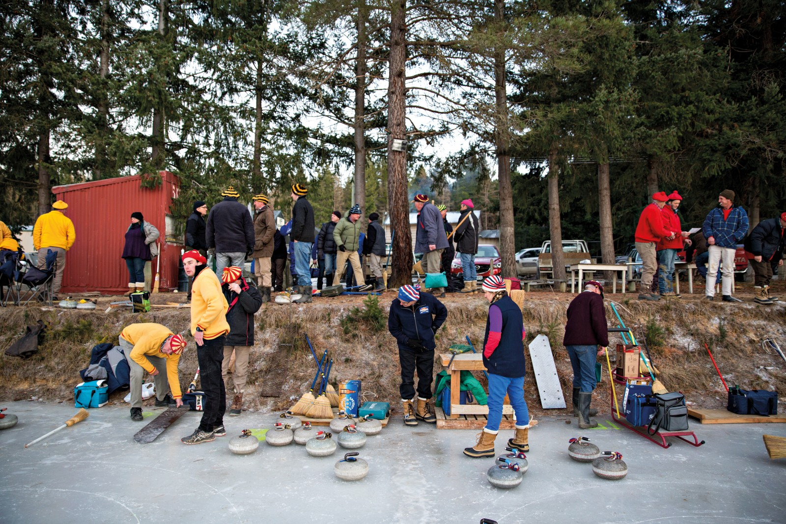 Team colours are an important component of the spirit of curling. Each of the 36 clubs has a unique combination or tartan. Hats, scarves, home-knitted jumpers and pompoms on the handles of curling stones all reflect club pride.